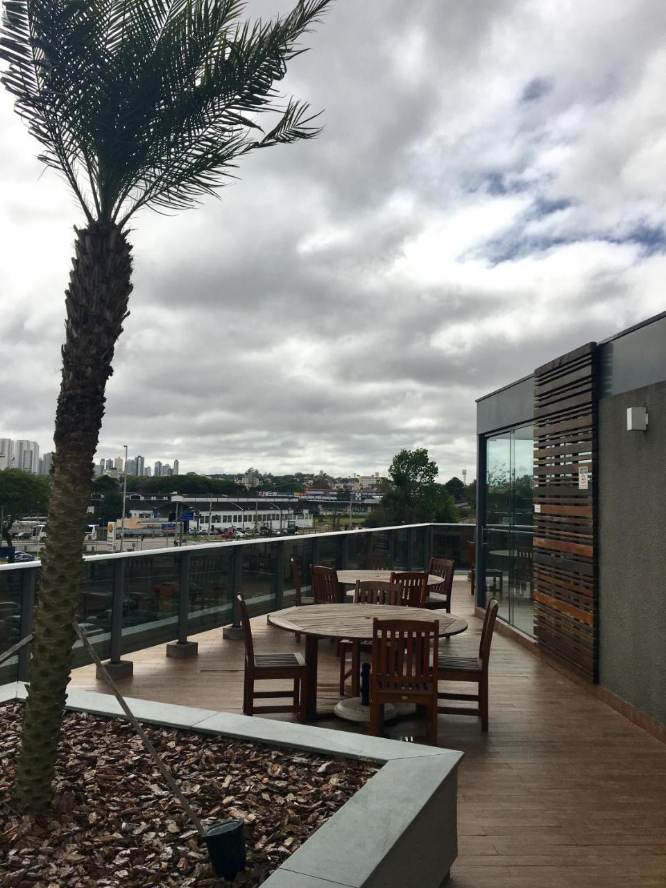 Estudio moderno com linda vista para a Serra Curitiba Exterior foto