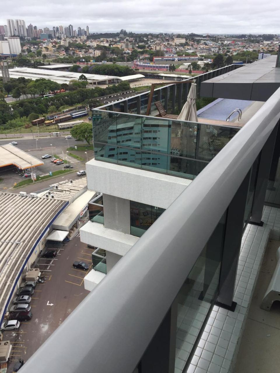 Estudio moderno com linda vista para a Serra Curitiba Exterior foto